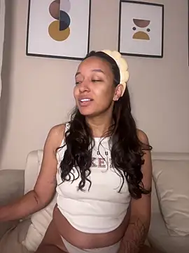 DianaHopson online show from April 28, 11:26 am