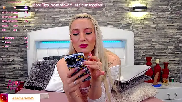 Snapshot of Ella_Charm chatting on February 23, 2:18 am Ella Charm online show from February 23, 2:18 am