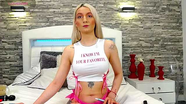 Snapshot of Ella_Charm chatting on March 3, 8:54 pm Ella Charm online show from March 3, 8:54 pm