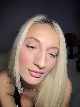 Snapshot of Ella_Charm chatting on September 28, 4:12 pm Ella Charm online show from September 28, 4:12 pm