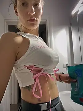 Snapshot of Ella_Charm chatting on October 14, 3:46 pm Ella Charm online show from October 14, 3:46 pm