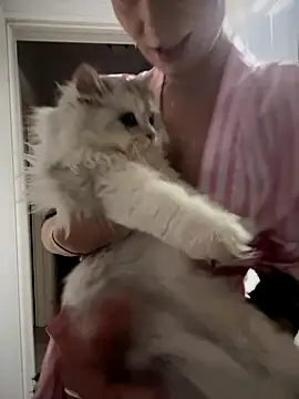 Snapshot of Ella_Charm chatting on October 17, 3:58 pm Ella Charm online show from October 17, 3:58 pm