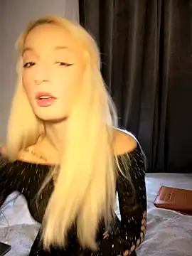 Snapshot of Ella_Charm chatting on November 20, 5:12 pm Ella Charm online show from November 20, 5:12 pm