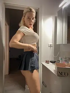 Snapshot of Ella_Charm chatting on November 27, 4:42 pm Ella Charm online show from November 27, 4:42 pm