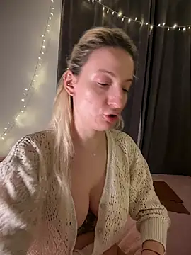 Snapshot of Ella_Charm chatting on February 9, 4:22 pm Ella Charm online show from February 9, 4:22 pm