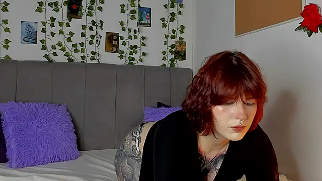 miss Lizzy online show from July 10, 1:21 am