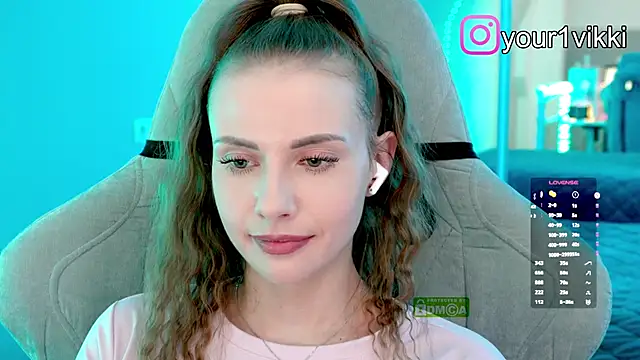 Vikki Cheese online show from November 12, 8:30 pm