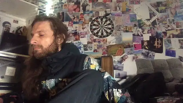 Snapshot of DownstairsSky chatting on November 29, 8:39 am DownstairsSky online show from November 29, 8:39 am