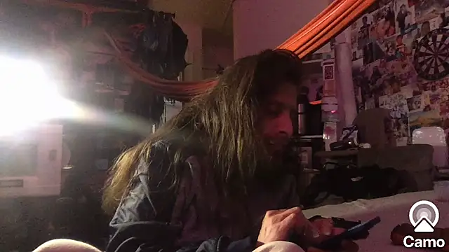 Snapshot of DownstairsSky chatting on January 7, 9:50 pm DownstairsSky online show from January 7, 9:50 pm