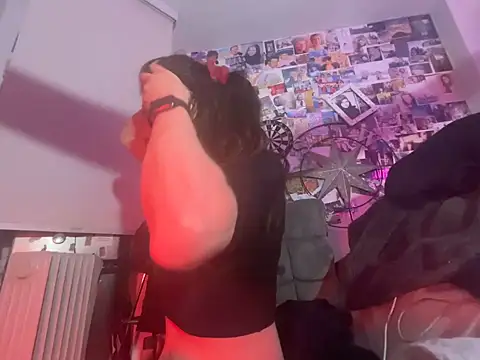 Snapshot of DownstairsSky chatting on February 7, 2:26 am DownstairsSky online show from February 7, 2:26 am