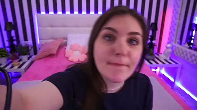 EmmyCharmm online show from April 7, 5:41 am