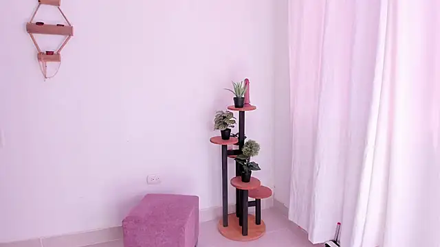 keissy rincon  online show from March 8, 9:07 pm