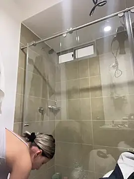 Ameellie online show from December 17, 6:36 pm