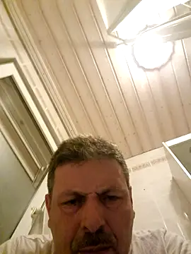 doktor38 online show from April 15, 7:10 pm