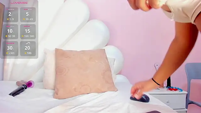 Letizia West  online show from February 8, 8:09 am