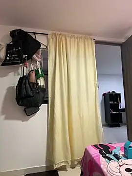 Snapshot of amelye_saens chatting on December 31, 3:01 am amelye saens online show from December 31, 3:01 am