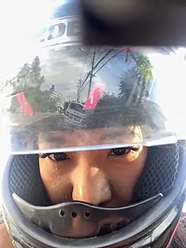 yoonipooni online show from December 15, 9:35 am