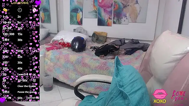 Snapshot of alegriamartinez chatting on October 14, 7:03 pm alegriamartinez online show from October 14, 7:03 pm