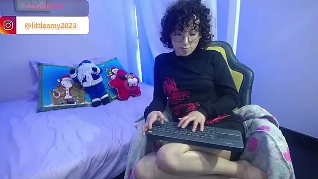 Snapshot of little__amy_ chatting on December 26, 1:07 am little amy online show from December 26, 1:07 am