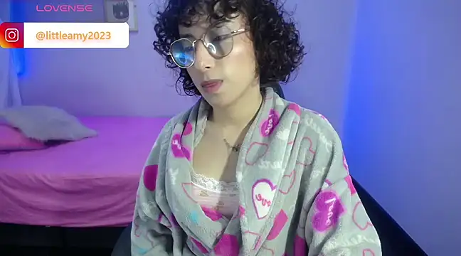 Snapshot of little__amy_ chatting on January 6, 4:58 am little amy online show from January 6, 4:58 am