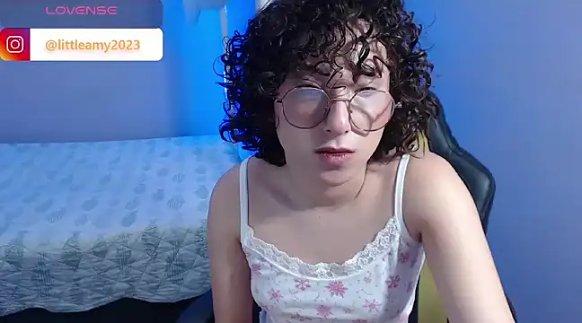 Snapshot of little__amy_ chatting on January 19, 11:10 pm little amy online show from January 19, 11:10 pm