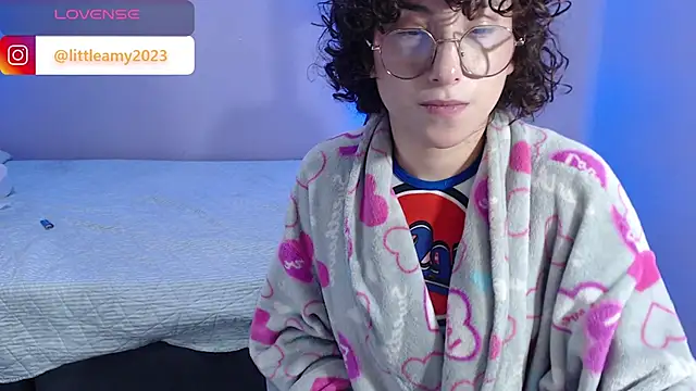 Snapshot of little__amy_ chatting on January 27, 8:39 pm little amy online show from January 27, 8:39 pm