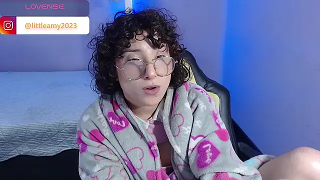Snapshot of little__amy_ chatting on January 30, 1:11 am little amy online show from January 30, 1:11 am