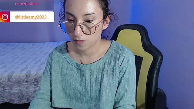 Snapshot of little__amy_ chatting on February 4, 9:10 pm little amy online show from February 4, 9:10 pm