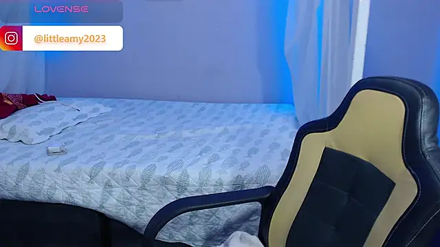 Snapshot of little__amy_ chatting on February 6, 2:33 am little amy online show from February 6, 2:33 am