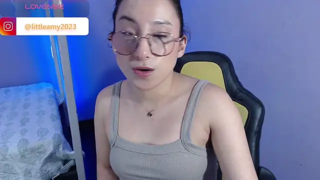 Snapshot of little__amy_ chatting on February 9, 1:22 am little amy online show from February 9, 1:22 am