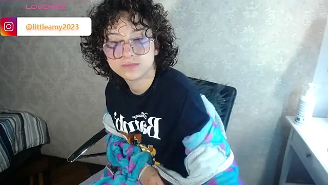Snapshot of little__amy_ chatting on March 10, 10:04 am little amy online show from March 10, 10:04 am
