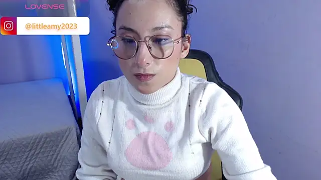 Snapshot of little__amy_ chatting on March 21, 12:18 am little amy online show from March 21, 12:18 am