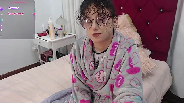 Snapshot of little__amy_ chatting on October 11, 8:29 pm little amy online show from October 11, 8:29 pm