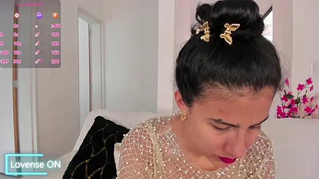 Alaia Ferrer  online show from December 2, 9:21 pm