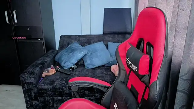 Snapshot of charlotee_lovee69 chatting on October 25, 6:46 pm charlotee lovee69 online show from October 25, 6:46 pm