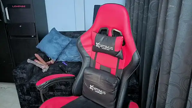 Snapshot of charlotee_lovee69 chatting on November 11, 11:16 pm charlotee lovee69 online show from November 11, 11:16 pm