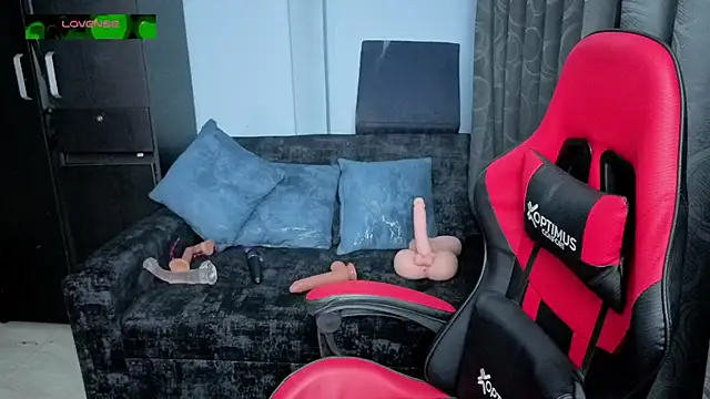 Snapshot of charlotee_lovee69 chatting on November 13, 1:59 am charlotee lovee69 online show from November 13, 1:59 am