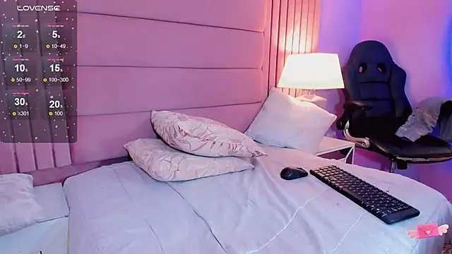 andrea alvarz online show from February 22, 11:02 am