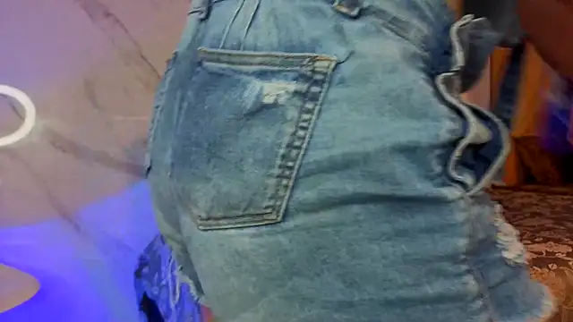 CandyQueenGold online show from April 7, 7:03 pm