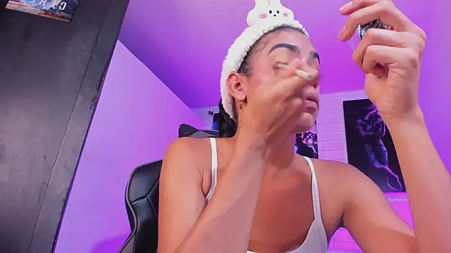 Alahia Rodriguez online show from November 1, 9:39 pm