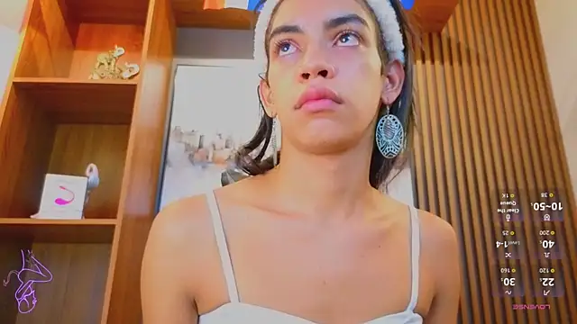 Snapshot of Alahia_Rodriguez chatting on July 13, 12:41 pm Alahia Rodriguez online show from July 13, 12:41 pm