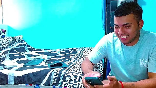 Snapshot of 2ScarletandRyan8 chatting on January 26, 8:02 pm 2ScarletandRyan8 online show from January 26, 8:02 pm