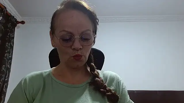 asleycavta online show from November 21, 8:18 pm