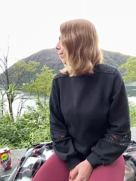 Mia Railey online show from October 27, 2:21 pm