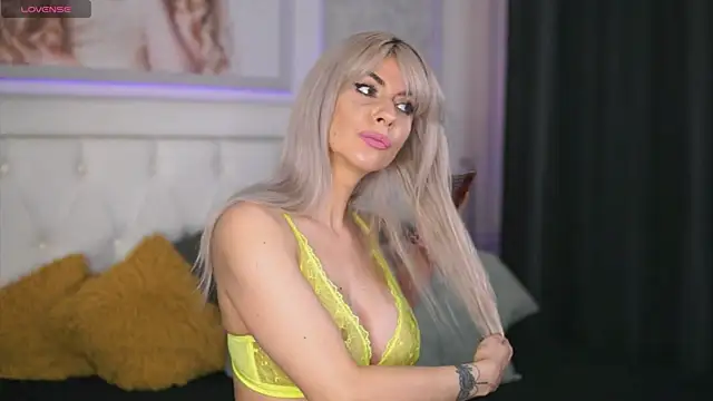 Adelyn Chase online show from December 19, 6:23 am