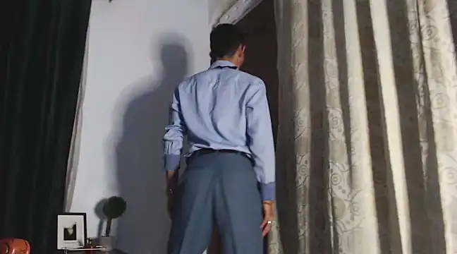 HomeAloneK online show from February 10, 11:45 pm