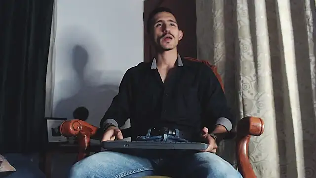 HomeAloneK online show from March 3, 8:21 pm