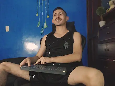 HomeAloneK online show from November 2, 7:49 pm