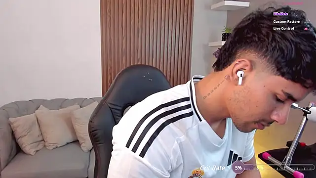 Snapshot of liam_collins21 chatting on March 5, 2:56 pm liam collins21 online show from March 5, 2:56 pm