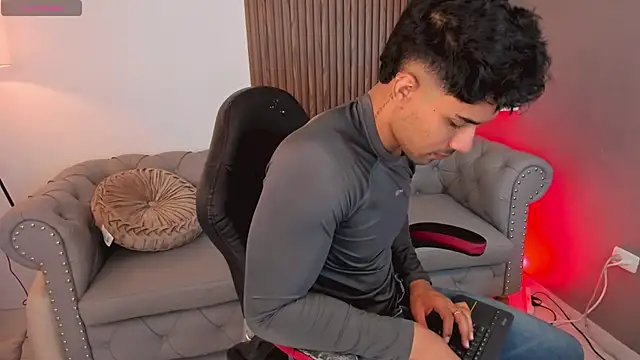 Snapshot of liam_collins21 chatting on March 8, 11:48 am liam collins21 online show from March 8, 11:48 am